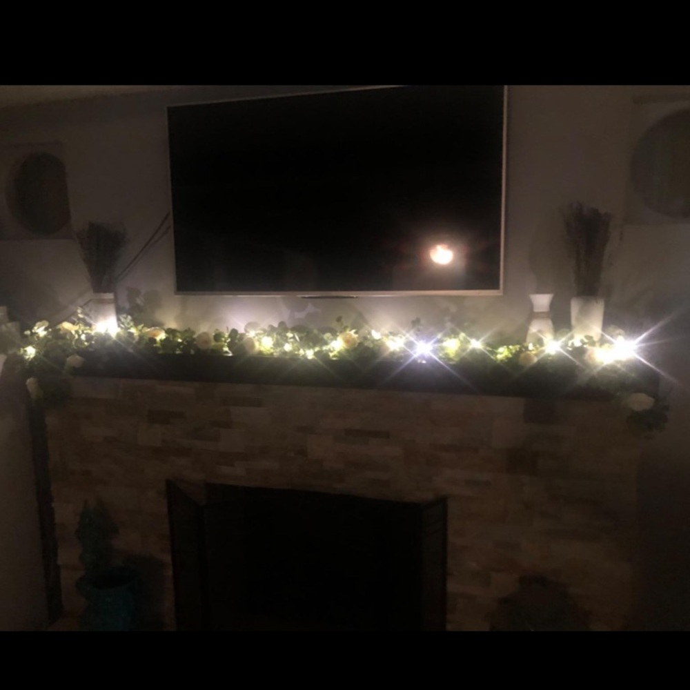 Artificial Eucalyptus Garland with Champagne Roses - Picture 7 of 11